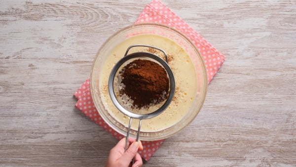 Kakaová roláda s mascarpone krémem a kokosem - dokonalé spojení