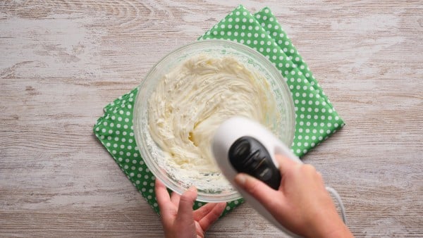 Kakaová roláda s mascarpone krémem a kokosem - dokonalé spojení