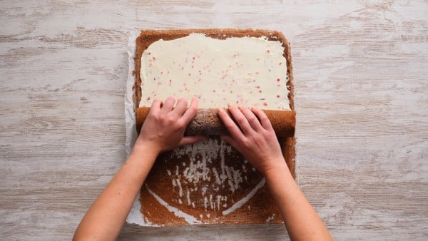 Kakaová roláda s mascarpone krémem a kokosem - dokonalé spojení