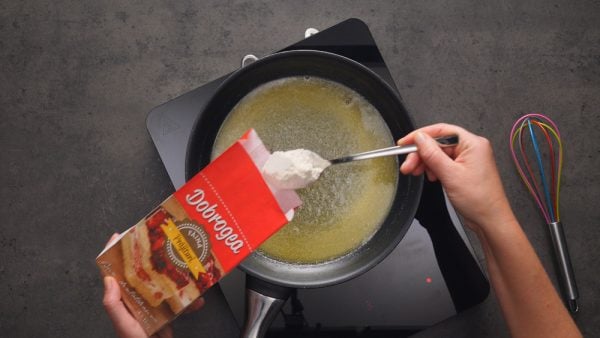 Mřížkovaný jablečně-skořicový koláč - jednoduchý recept!