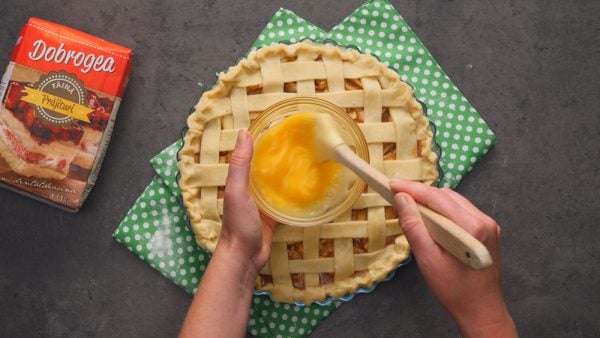 Mřížkovaný jablečně-skořicový koláč - jednoduchý recept!