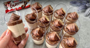 Mini dezertní sklenice Kinder Bueno, které jsou jednoduché na přípravu a neodolatelně chutné