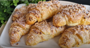 Vezměte 2 jablka a připravte si tyto domácí jablečné croissanty – 10 minut a hotovo! Domácí jablečné croissanty z listového těsta
