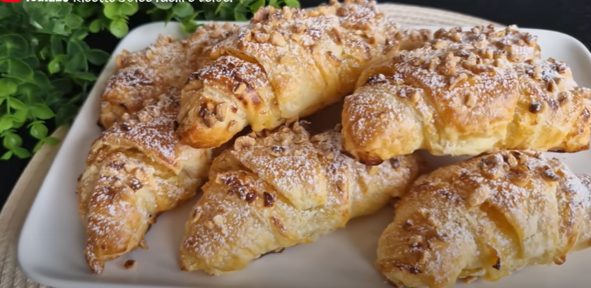 Vezměte 2 jablka a připravte si tyto domácí jablečné croissanty - 10 minut a hotovo!