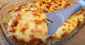 Připravte si zapékané brambory s mletým masem a sýrem: Jednoduchý recept pro všední večery