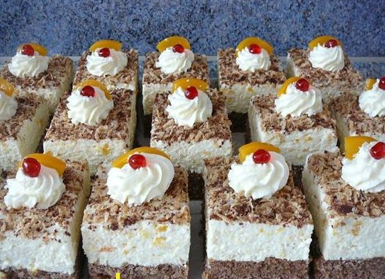 Jak připravit jednoduchý koláč s mascarpone a mandarinkami: Rychlý a lahodný recept