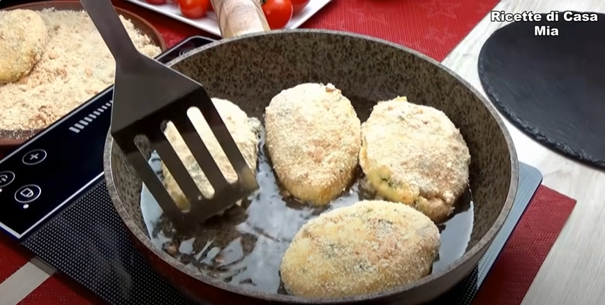 Chutné bramborové placky plněné šunkou a sýrem - recept krok za krokem