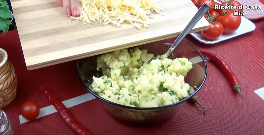 Chutné bramborové placky plněné šunkou a sýrem - recept krok za krokem