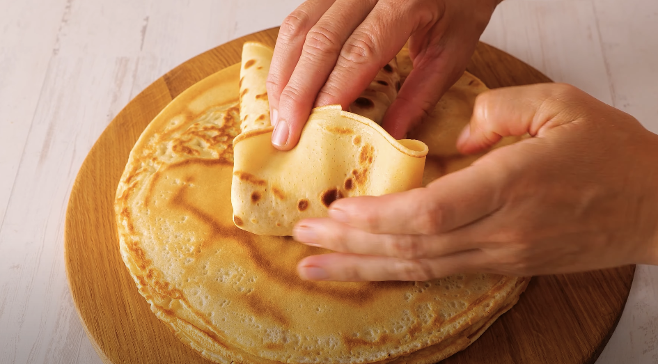 Zapečené palačinky plněné masem a sýrem s rajčatovou omáčkou: Perfektní recept na chutnou večeři