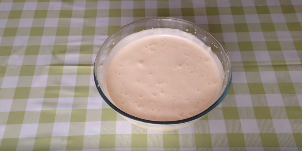 Dort s mascarpone krémem a třešněmi - chutný a atraktivní dezert!