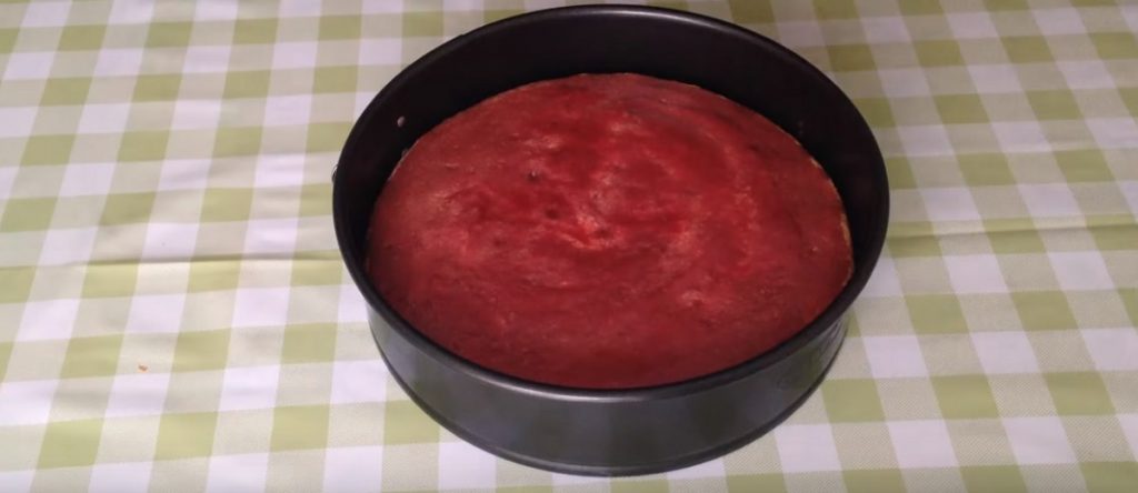 Dort s mascarpone krémem a třešněmi - chutný a atraktivní dezert!