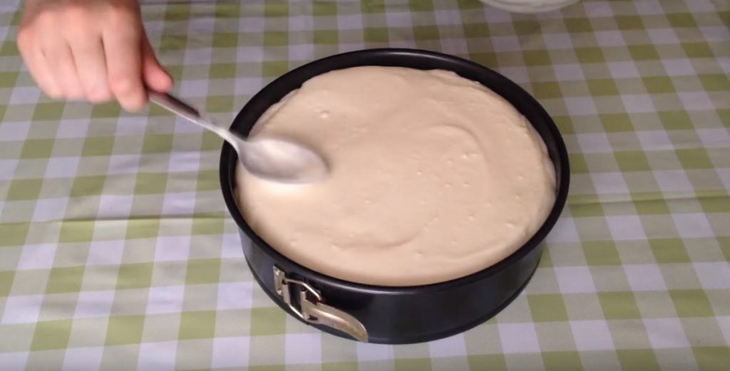 Dort s mascarpone krémem a třešněmi - chutný a atraktivní dezert!