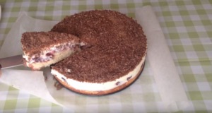 Dort s mascarpone krémem a třešněmi – chutný a atraktivní dezert!