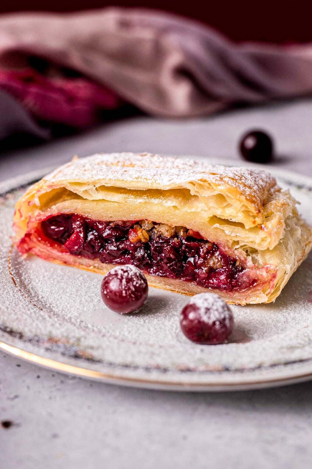 Jednoduchý recept na třešňový závin, který zvládne i úplný začátečník