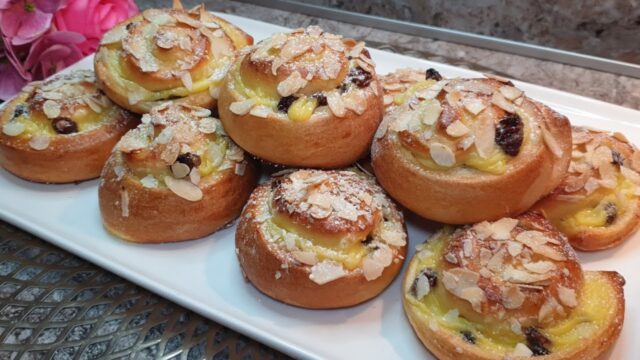 Pokud máte mouku, mléko a 1 vejce - připravte si tyto vanilkové šneky