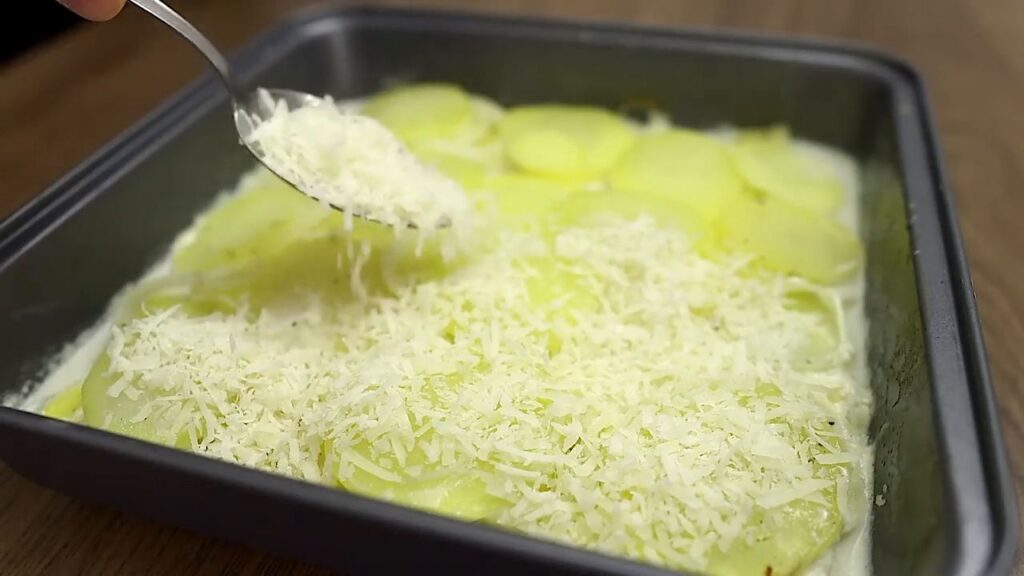 Recept na lahodné krémové brambory s cibulí v troubě