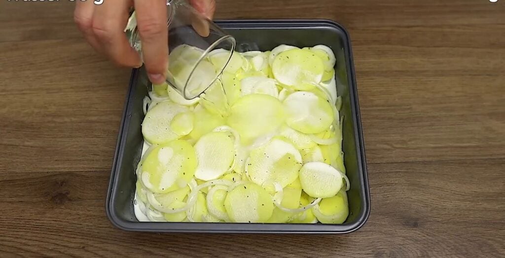 Recept na lahodné krémové brambory s cibulí v troubě