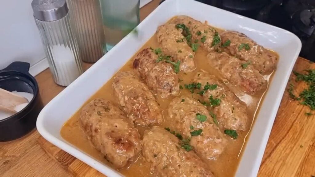 Netradiční masové karbanátky plněné houbami a slaninou: Recept plný chutí