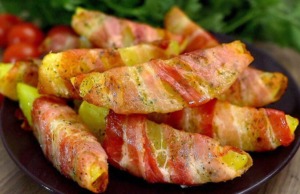 Recept na skvělou přílohu: Vyzkoušejte brambory ve slanině!