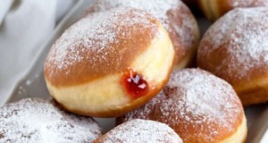 Nadýchané české koblihy plněné marmeládou – zmizí během chvilky