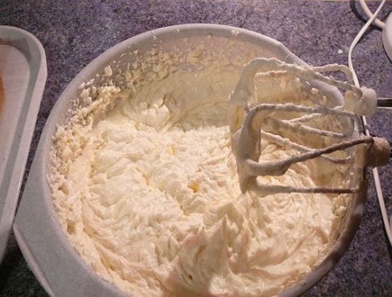 Jak připravit jednoduchý koláč s mascarpone a mandarinkami: Rychlý a lahodný recept