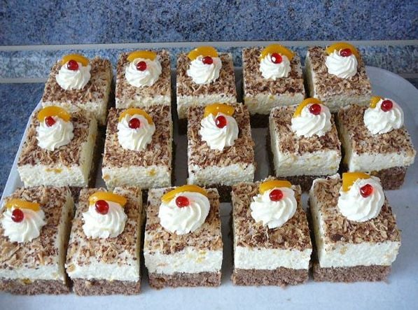 Jak připravit jednoduchý koláč s mascarpone a mandarinkami: Rychlý a lahodný recept