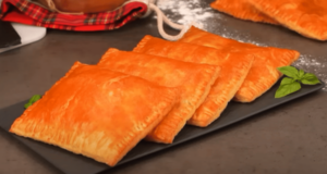 Inspirace na zajímavé kapsičky plněné šunkou a sýrem – Recept z listového těsta!