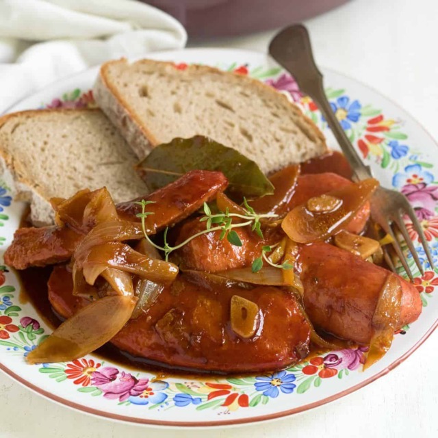 sausages-on-beer-gravy