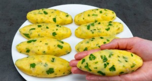 Křupavé bramborovo-sýrové karbanátky s delikátním dresinkem Křupavé bramborovo-sýrové karbanátky s delikátním dresinkem