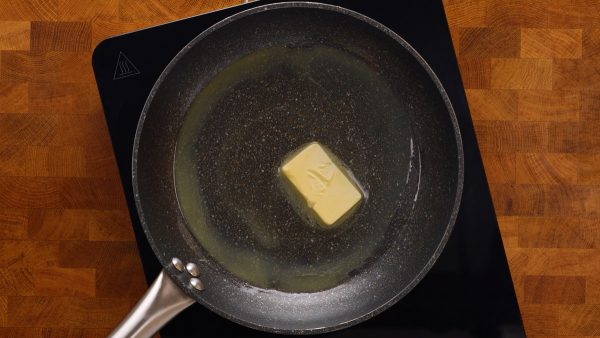 Opékaný pita chléb plněný bramborovou směsí se šunkou a sýrem - to je pochoutka!