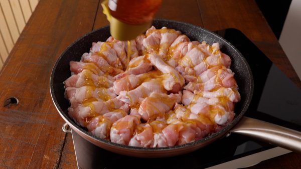 Jednoduché a rychlé občerstvení - Medová kuřecí křidélka z pánve