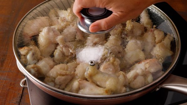 Jednoduché a rychlé občerstvení - Medová kuřecí křidélka z pánve