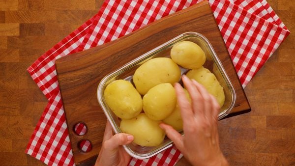 Gratinované brambory se smetanou a sýrem - oblíbená příloha