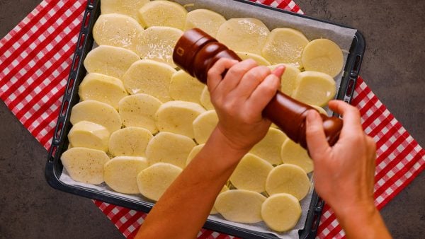 Bramborová roláda se šunkou a sýrem - recept krok za krokem!