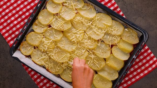 Bramborová roláda se šunkou a sýrem - recept krok za krokem!