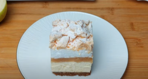 Jemný tvarohový koláč z ovesných vloček s jablečným pyré a mascarpone Tvarohový koláč z ovesných vloček s jablečným pyré a mascarpone