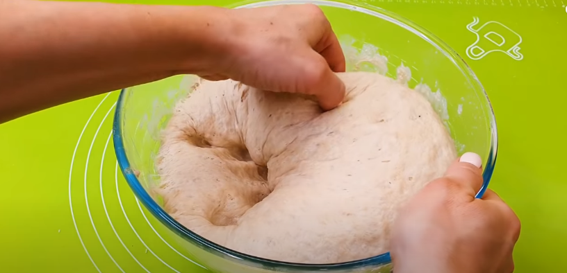 Křupavý domácí chléb, který si zamilujete: Náš nejlepší recept