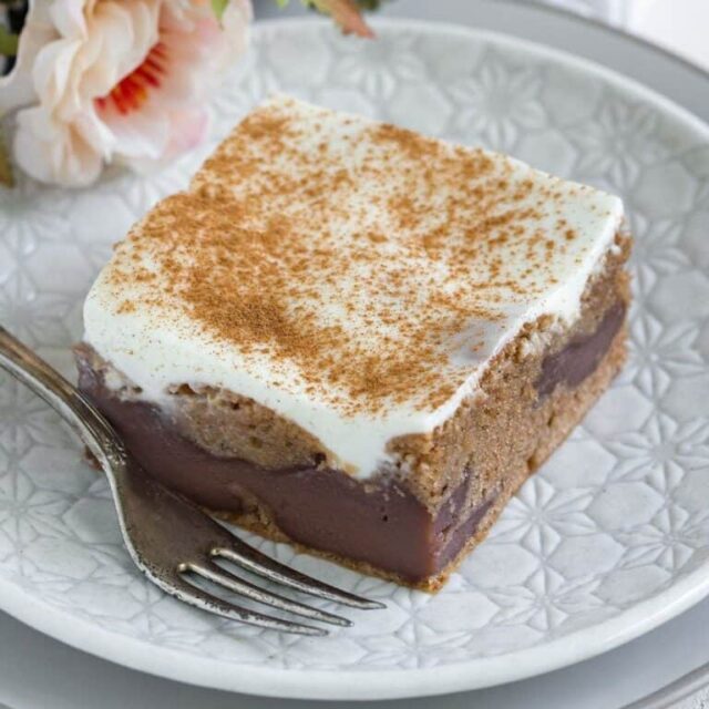 chocolate-pudding-cake-slice-768x768