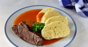 Tradiční česká rajská omáčka s hovězím masem: Osvědčený recept Tradiční česká rajská omáčka s hovězím masem: Osvědčený recept