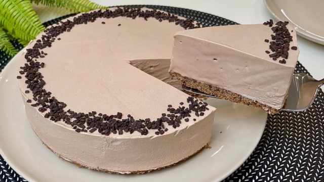 Jemný sušenkovo-nutellový dort se smetanou a mascarpone