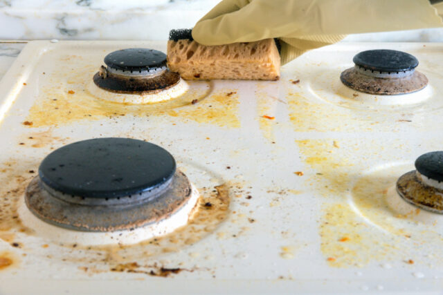 washing the stove