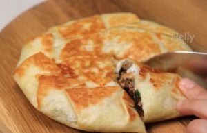 Zapečená tortilla s mletým masem a sýrem ve tvaru pizzy - Snadný a rychlý oběd!