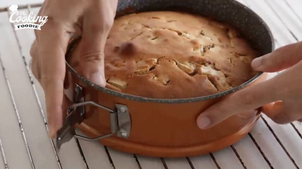 Nejjednodušší recept na jablečný koláč se skořicí, který máte připravený za pár minut