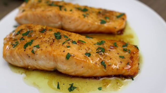 Jemný losos v medovo-česnekové omáčce Jemný losos v medovo-česnekové omáčce