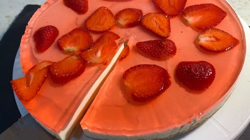 Nepečený jahodový cheesecake