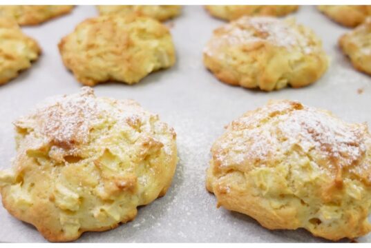 Rychlé jablečné koláčky: Recept na křehoučké koláčky s jablečnou náplní, které se hodí ke kávě