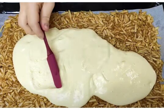 Rychlý jablečný koláč z jednoho plechu – hotový za 25 minut