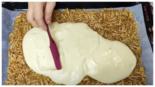 Rychlý jablečný koláč z jednoho plechu – hotový za 25 minut