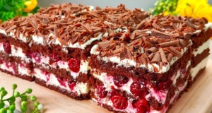 Exkluzivní třešňový dort s mascarpone krémem a smetanou Exkluzivní třešňový dort s mascarpone krémem a smetanou