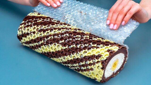 Bublinková sušenkovo-nutellová dvoubarevná roláda s banány - Bez pečení! Bublinková sušenkovo-nutellová dvoubarevná roláda s banány - Bez pečení!